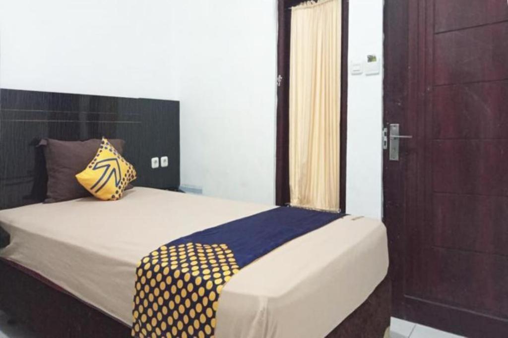 Spot On 3605 Clarichie Guest House Kupang  Exteriör bild