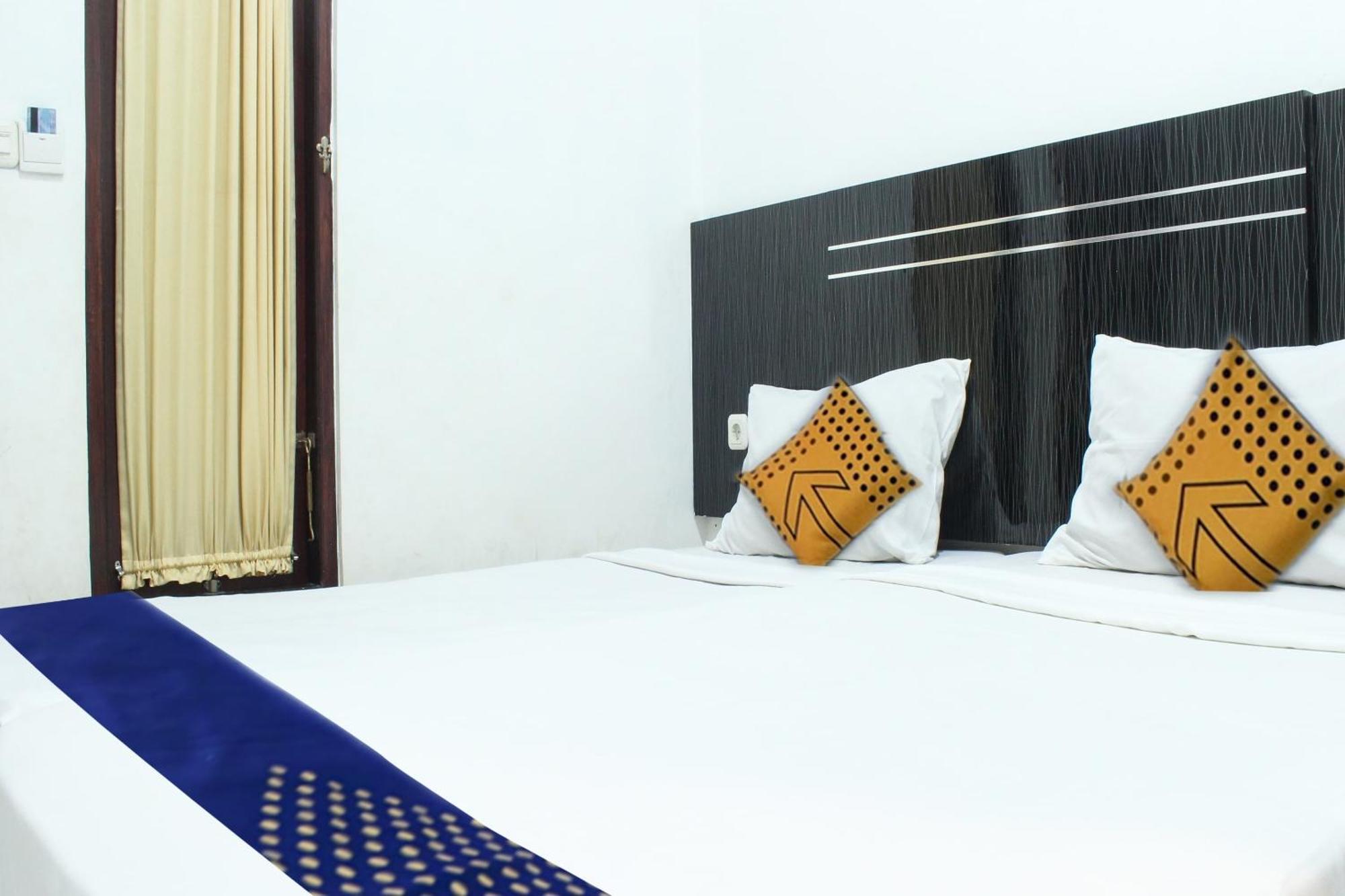 Spot On 3605 Clarichie Guest House Kupang  Exteriör bild