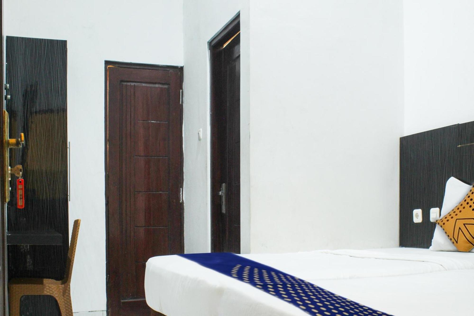 Spot On 3605 Clarichie Guest House Kupang  Exteriör bild